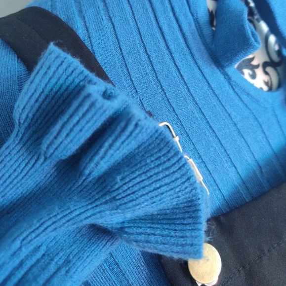 Lovely blue frill sweater - Picture 4 of 4